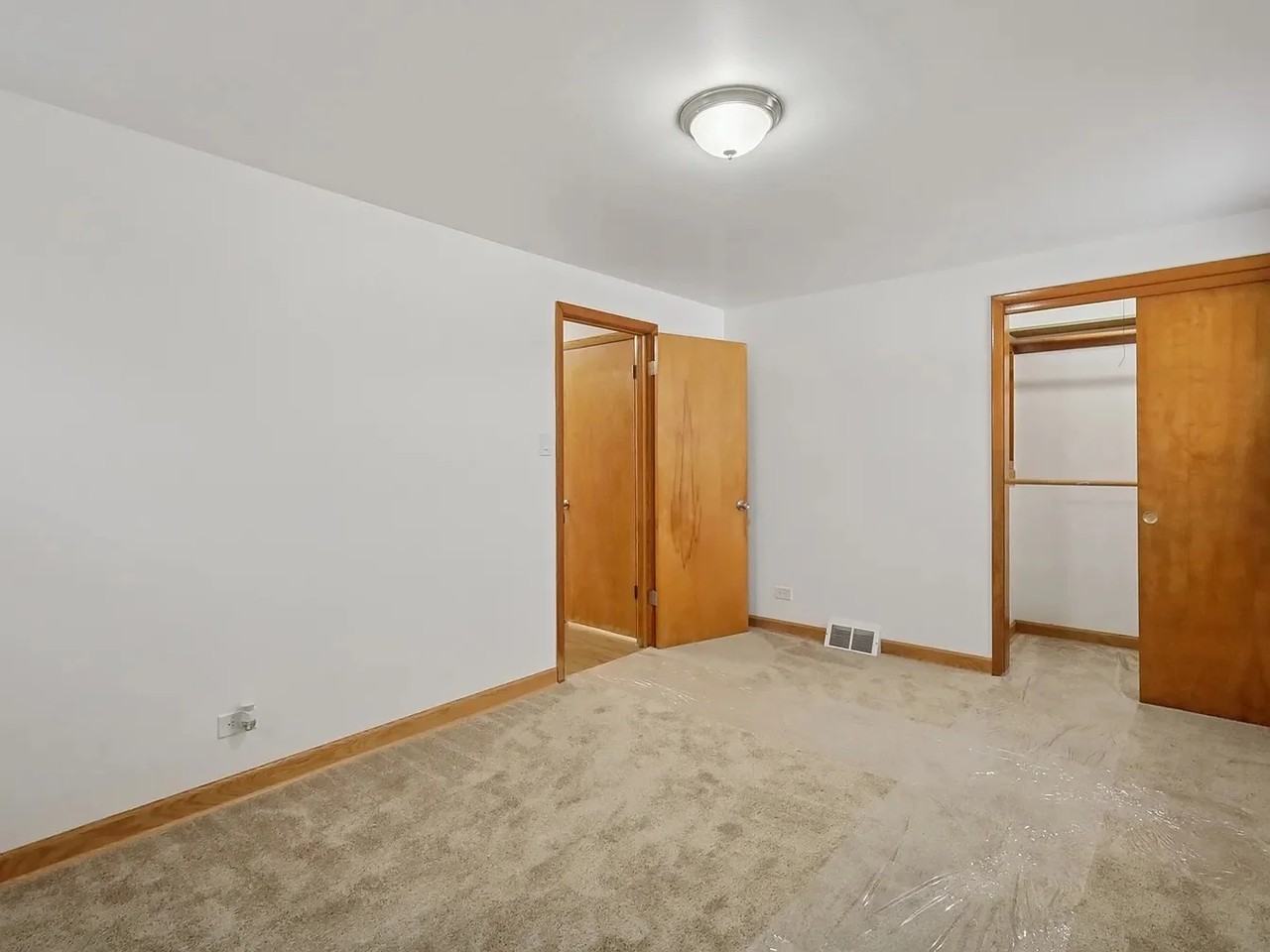 1711 W 43rd St - Photo 2 of 9