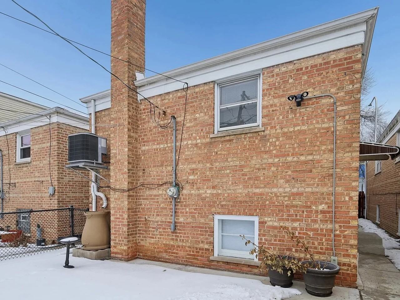 1711 W 43rd St - Photo 5 of 9