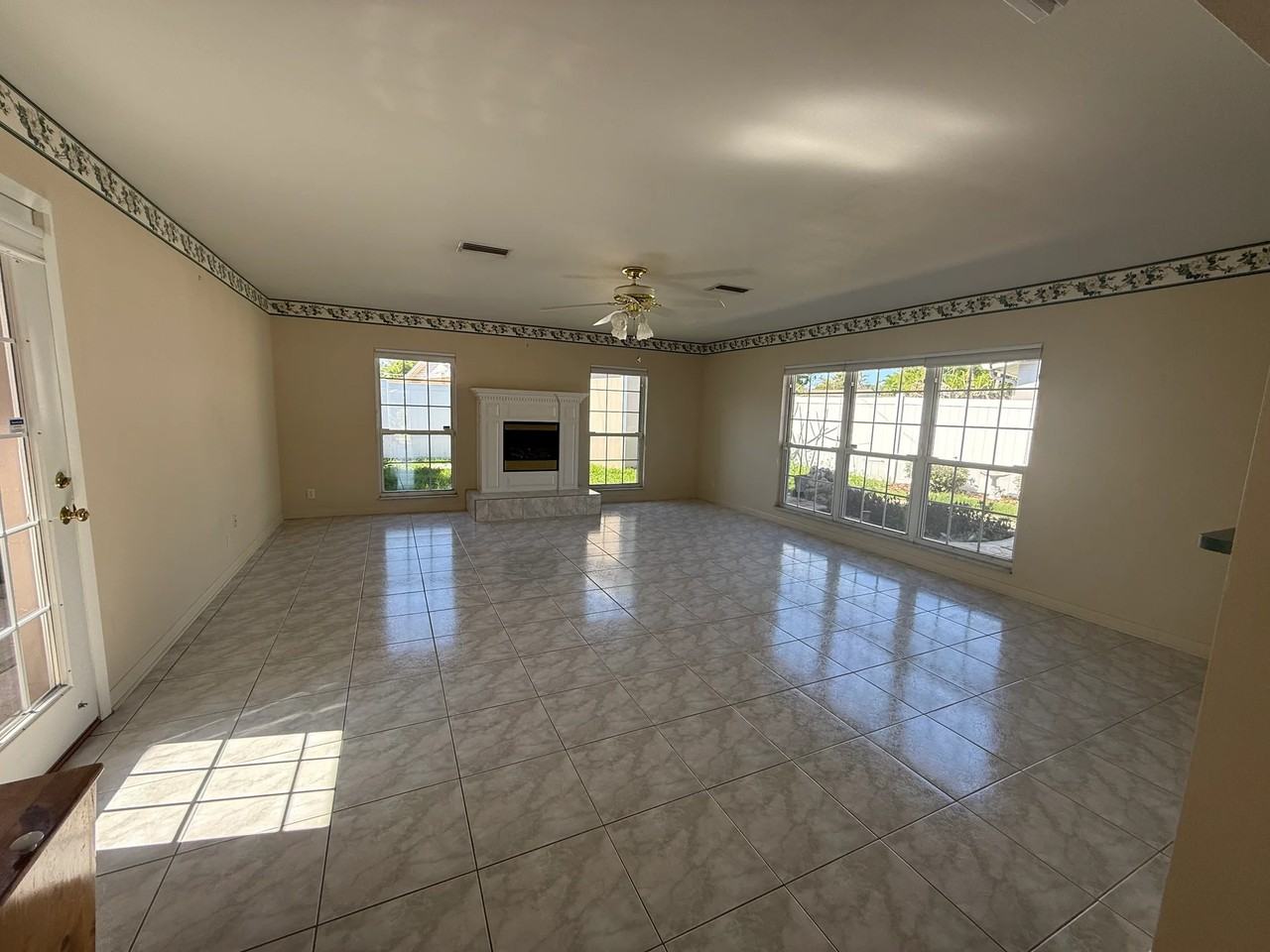 7908 N Woodlynne Ave - Photo 2 of 16