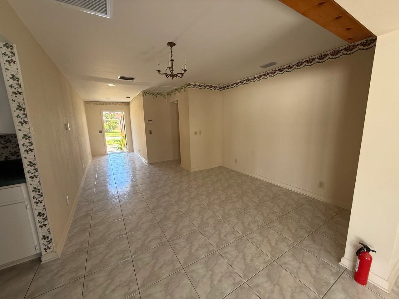 7908 N Woodlynne Ave - Photo 4 of 16