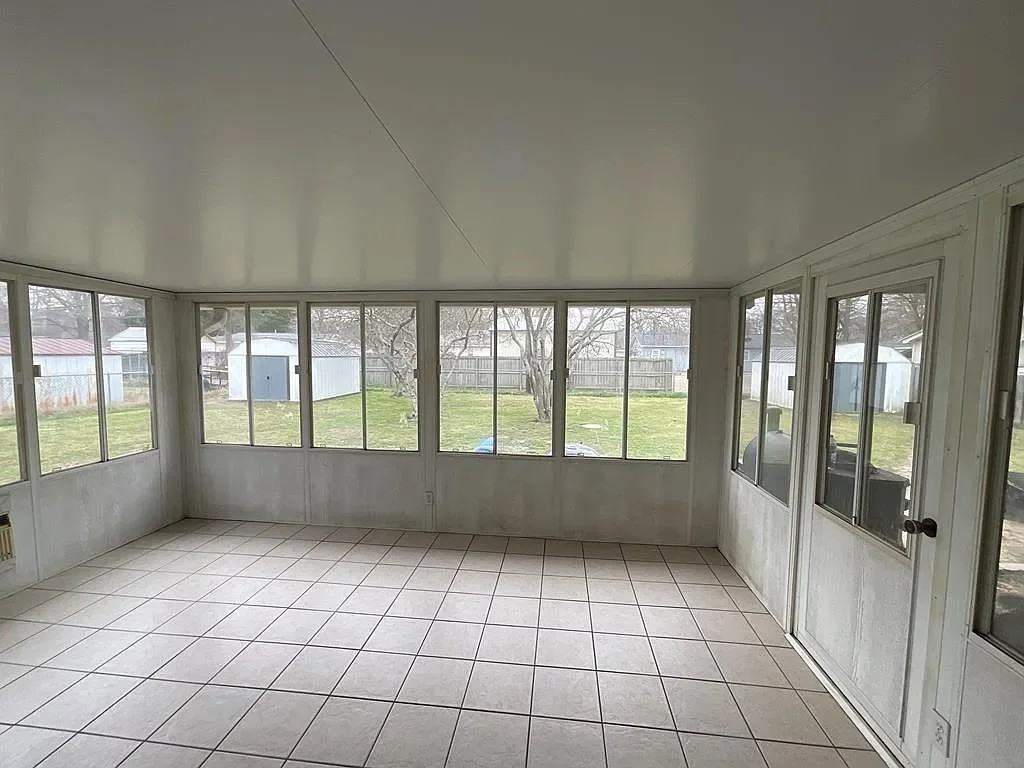 110 Plantation Dr - Photo 3 of 13