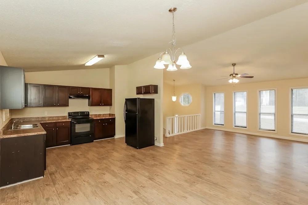 6713 Songwood Dr - Photo 4 of 9