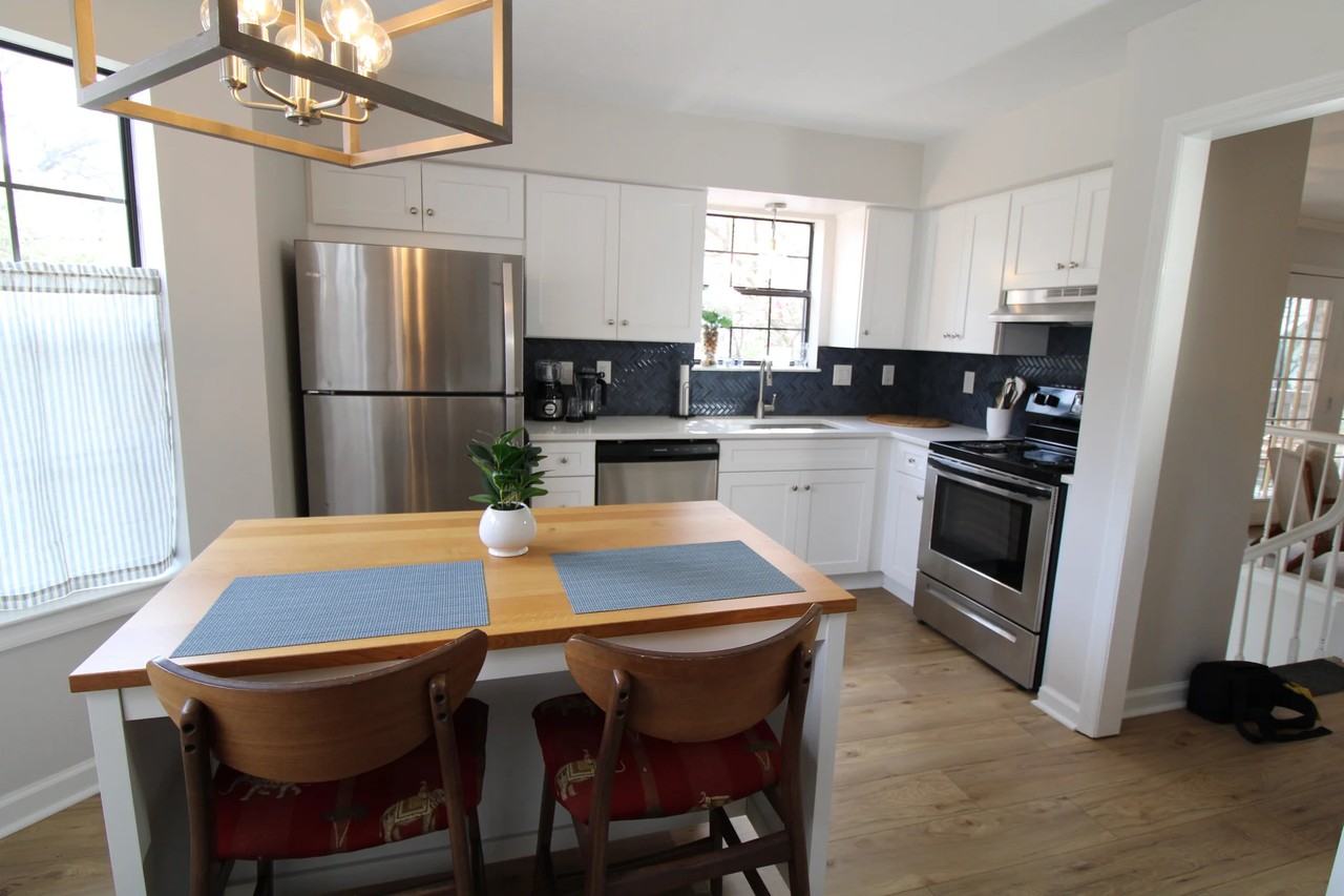 515 Chesterfield Ave #D - Photo 3 of 20