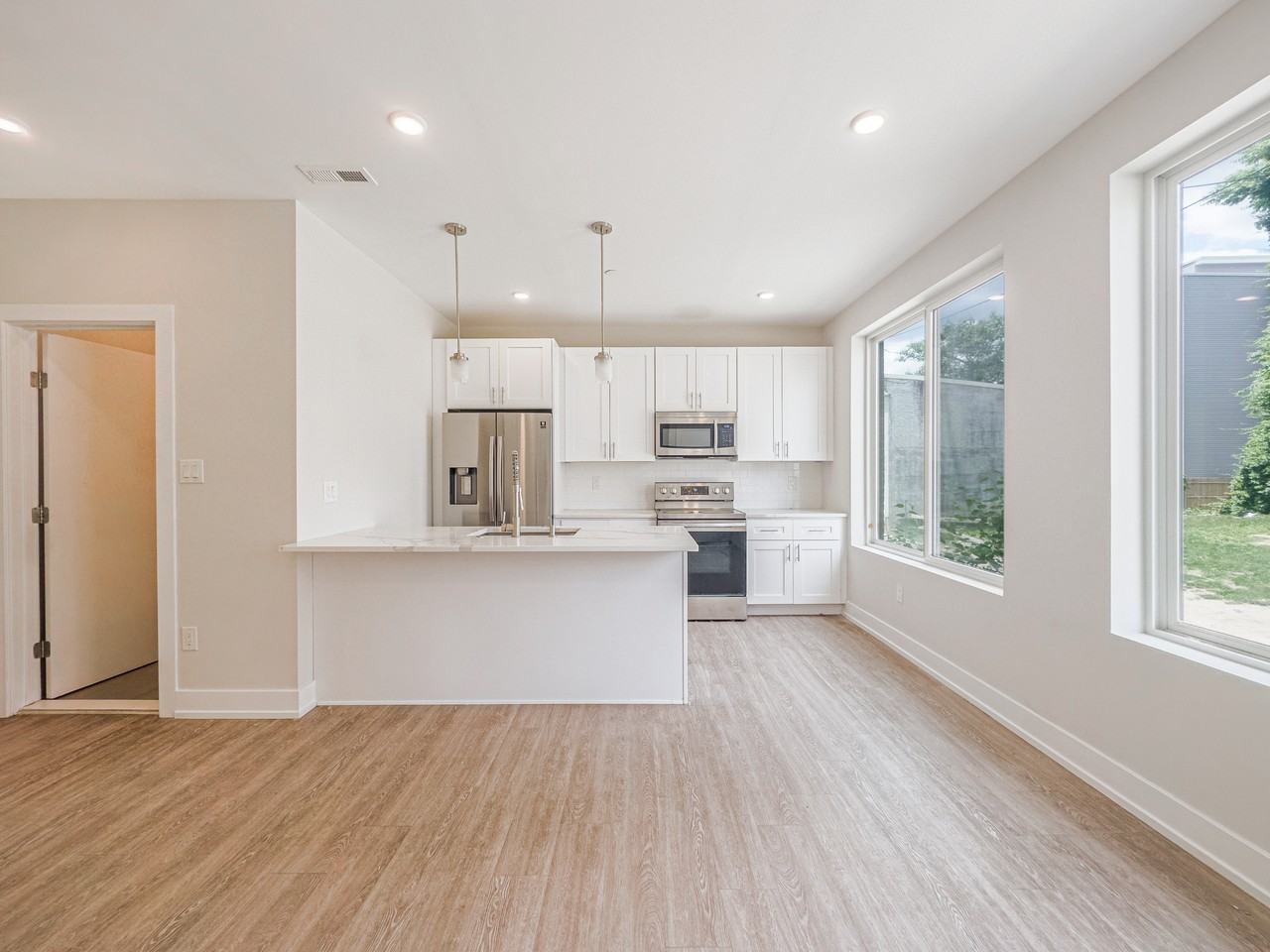 2155 N Darien St ##Pa - Photo 2 of 19