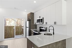 1005 W Orleans St - Photo 2 of 25