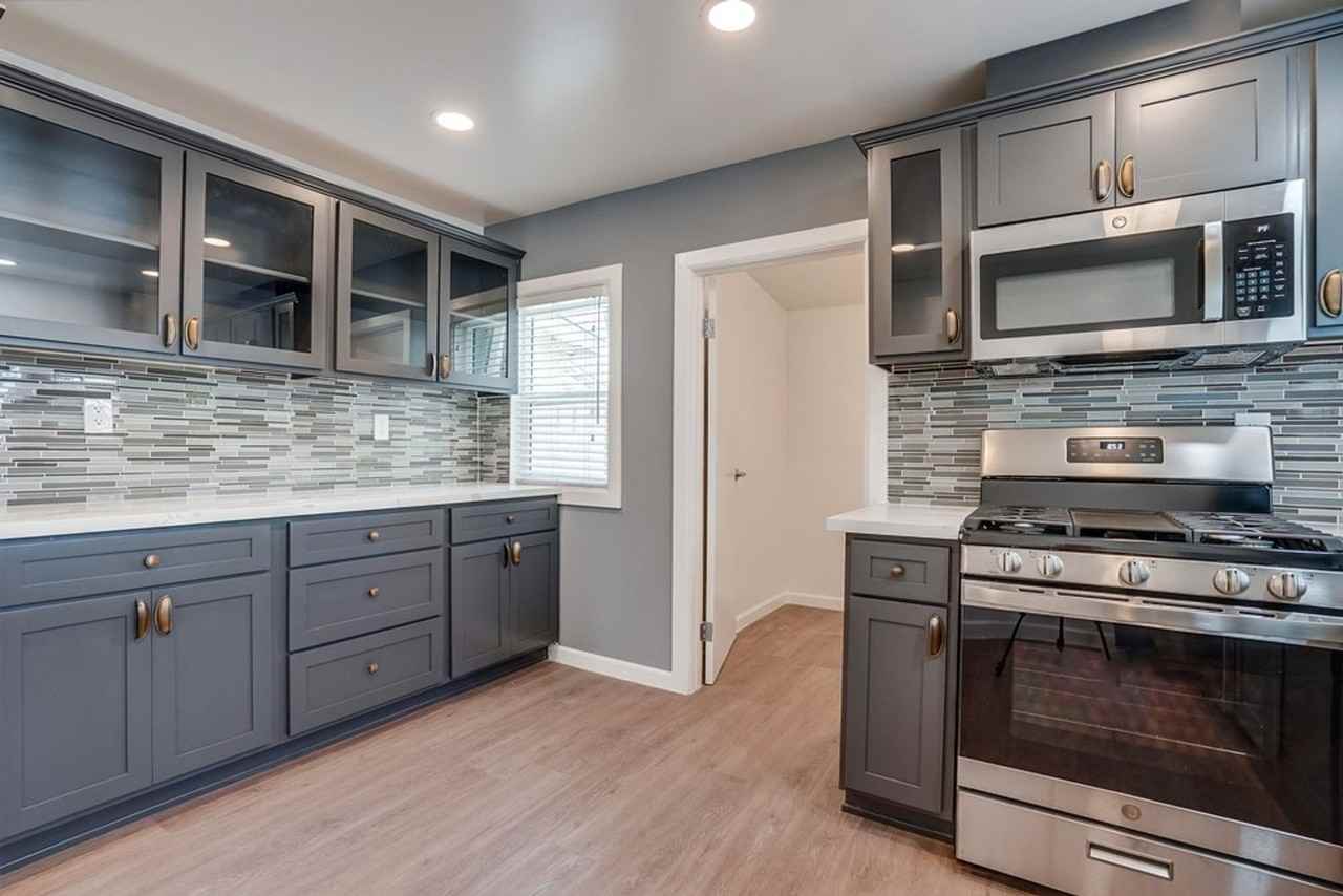 627 W 92nd St - Photo 2 of 11