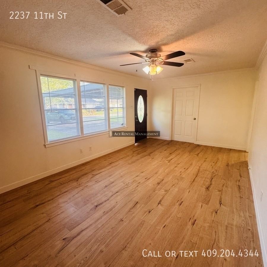 2237 11th St - Photo 3 of 23