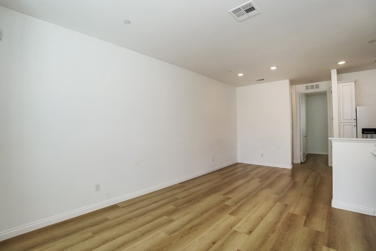 7235 N Cedar Rd - Photo 2 of 19