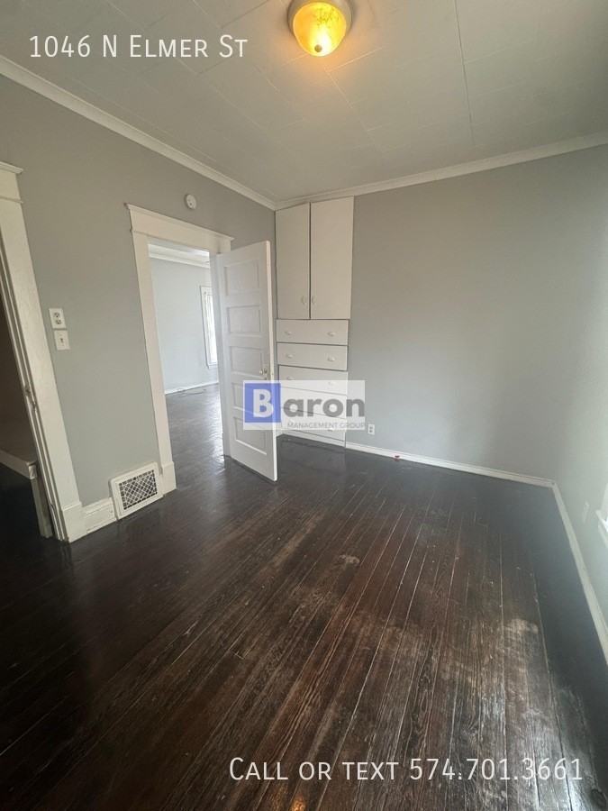 1046 N Elmer St - Photo 4 of 7