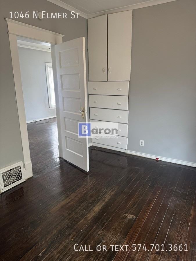 1046 N Elmer St - Photo 6 of 7