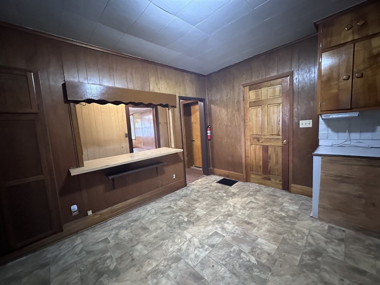 217 Warrington Ave - Photo 5 of 30