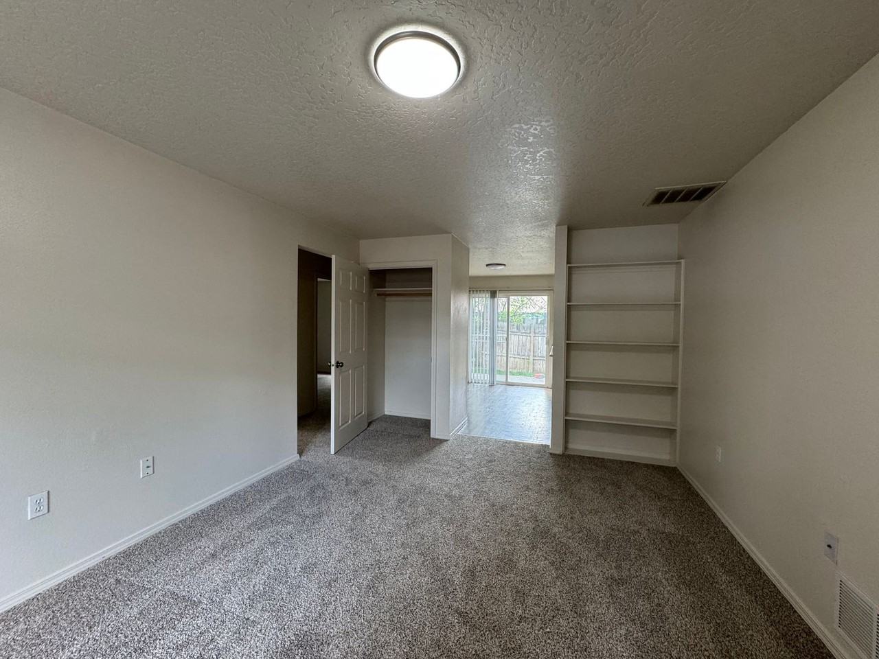 4343 W Rose Hill St #201 - Photo 4 of 39