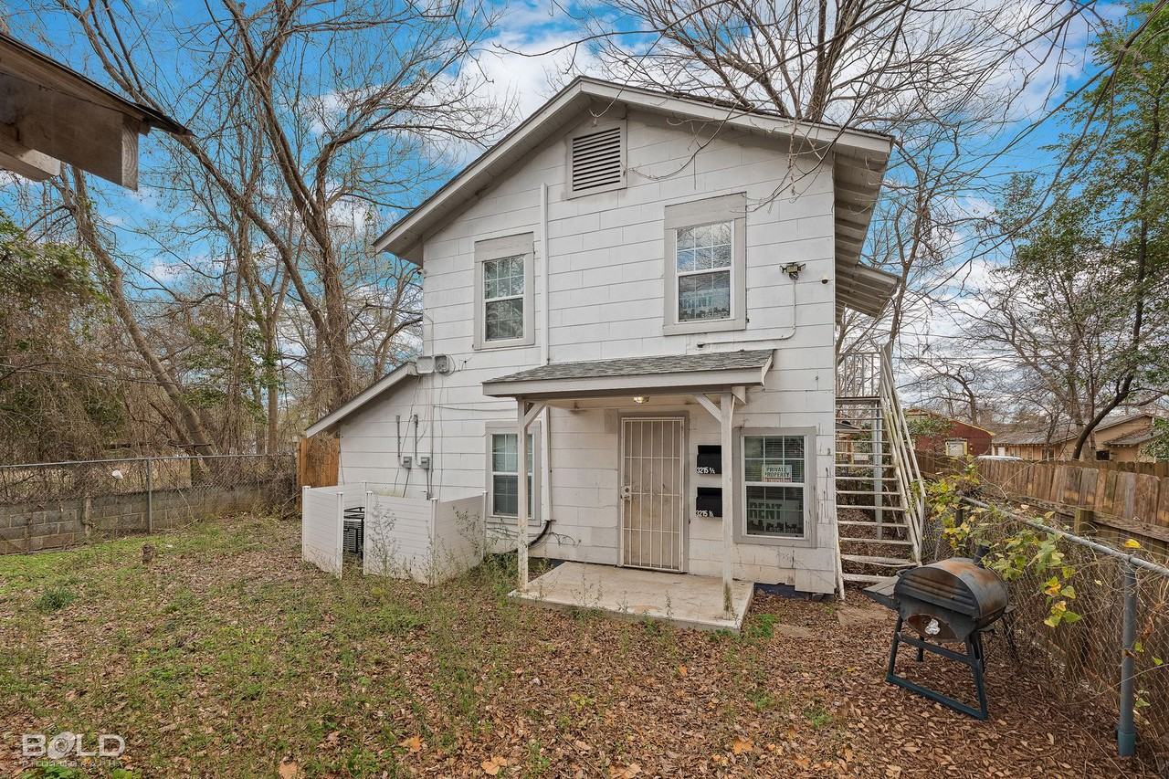 3215 Penick 1/2 A St - Photo 3 of 4