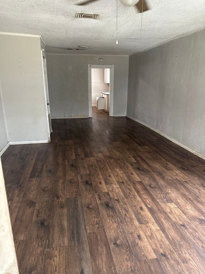 1828 Scott St - Photo 2 of 3