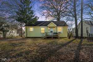 featured image of 3523 Lillian St