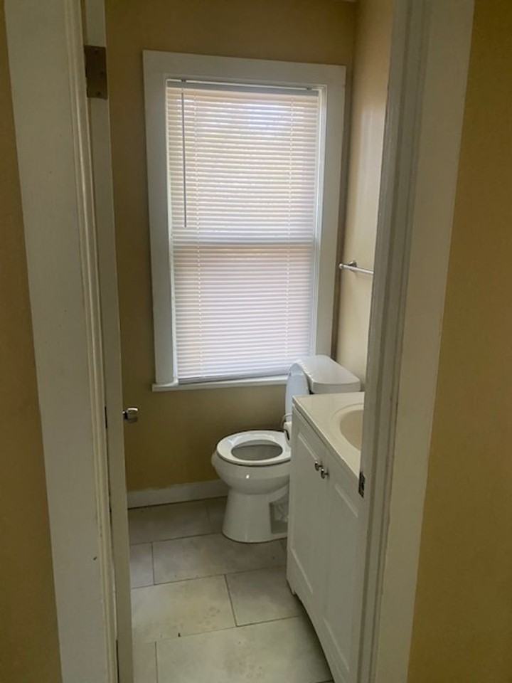 3215 1/2 Penick B St - Photo 4 of 6