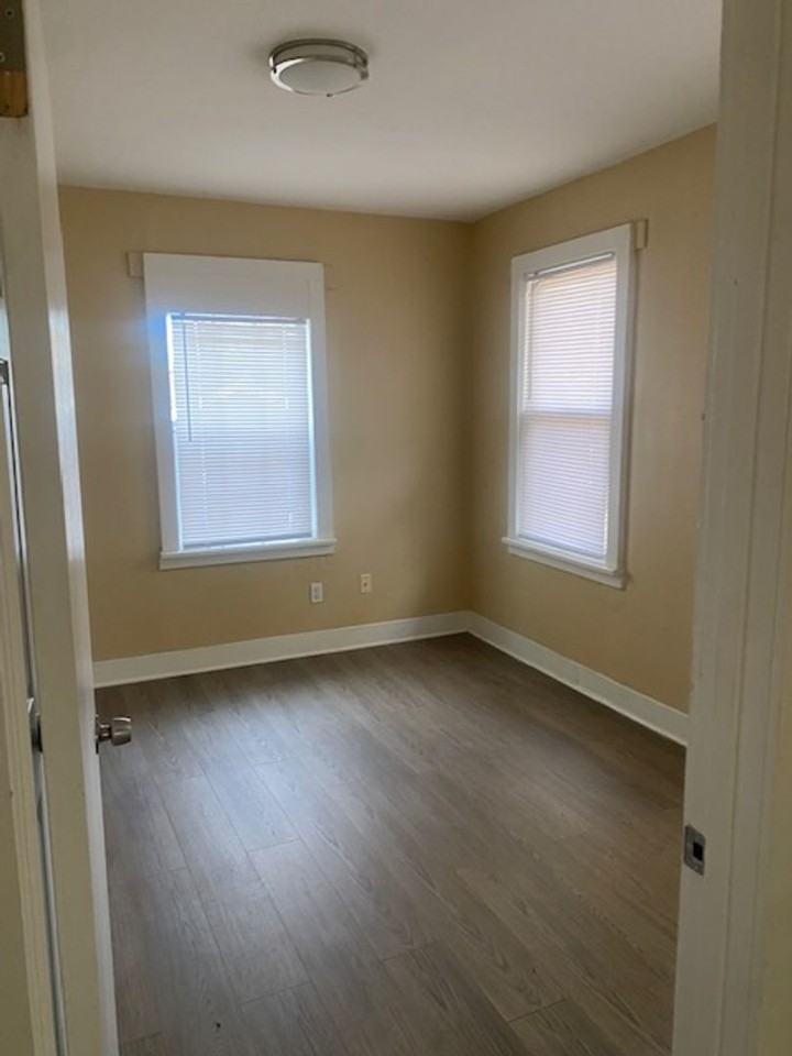 3215 1/2 Penick B St - Photo 5 of 6