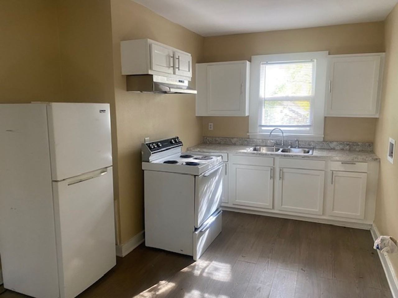 3215 1/2 Penick B St - Photo 6 of 6