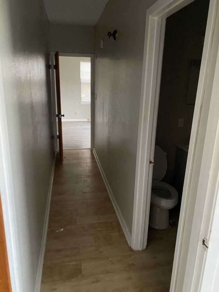 260 1/2 Wyandotte St - Photo 3 of 7