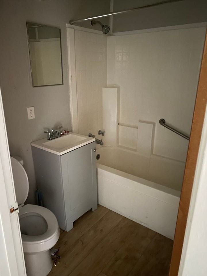 260 1/2 Wyandotte St - Photo 4 of 7