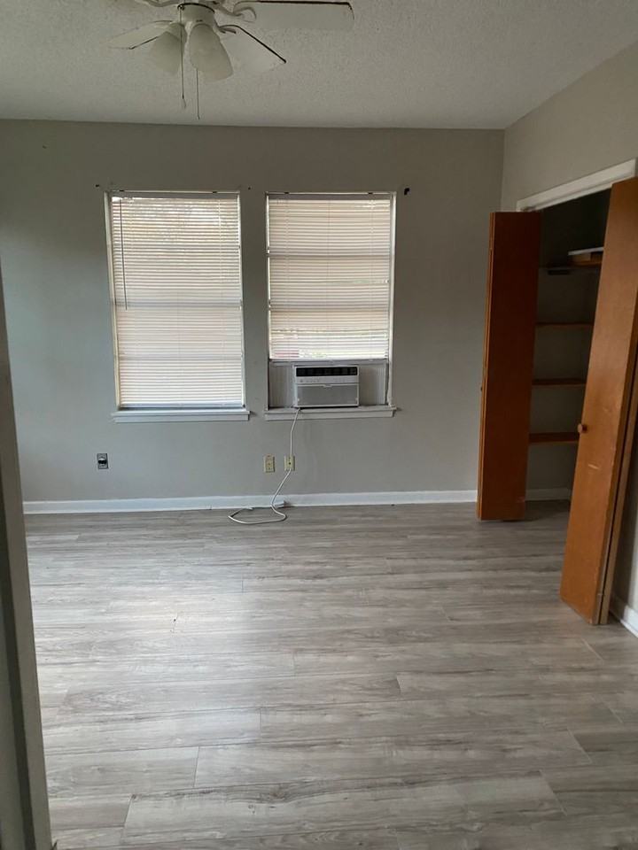 260 1/2 Wyandotte St - Photo 5 of 7