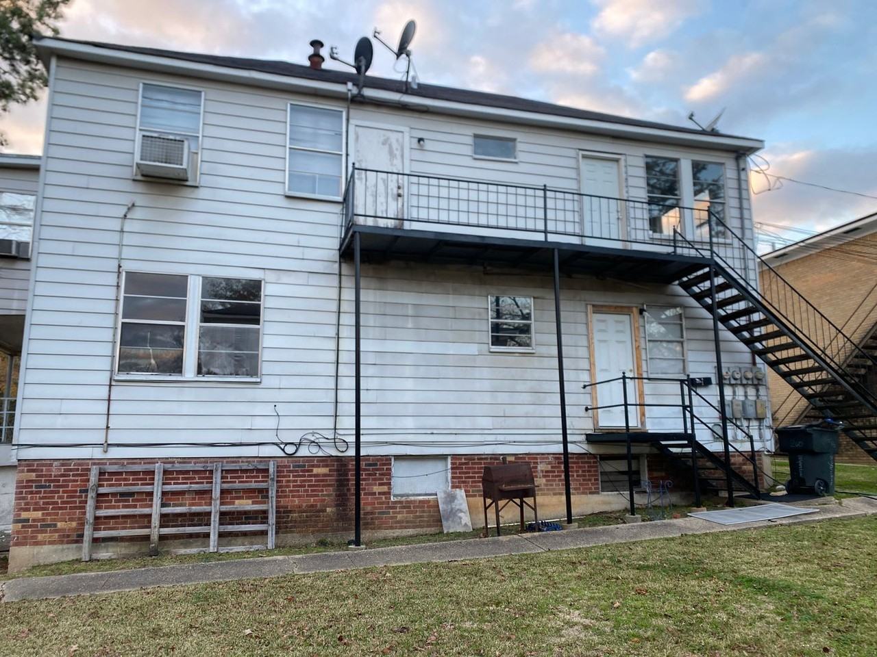 260 1/2 Wyandotte St - Photo 7 of 7