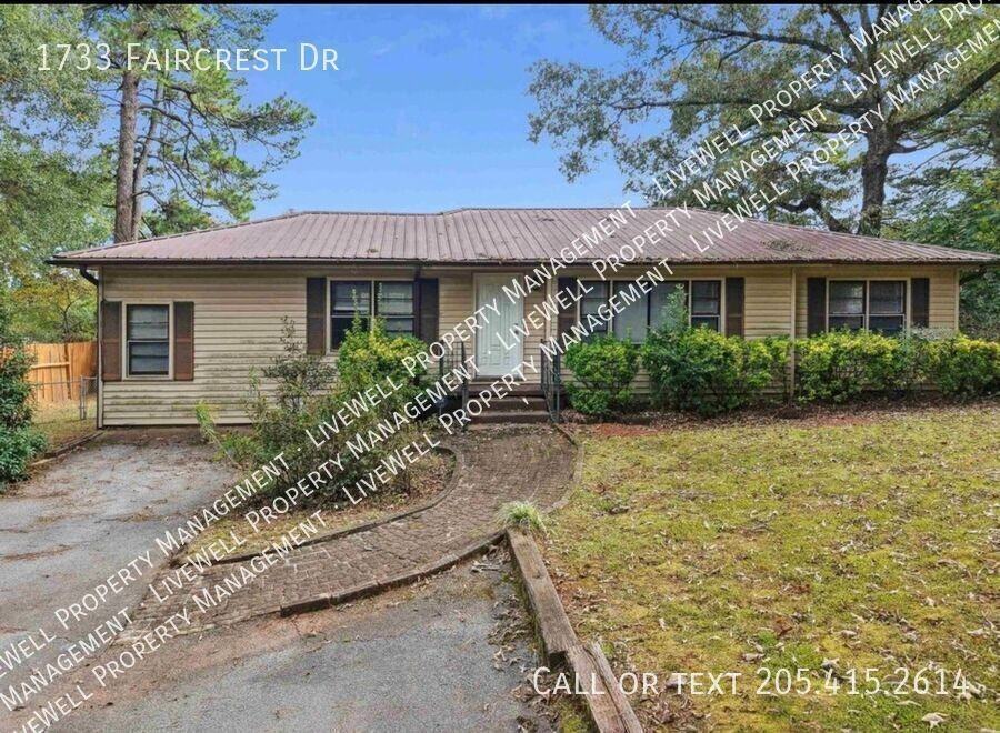 1733 Faircrest Dr - Photo 2 of 4