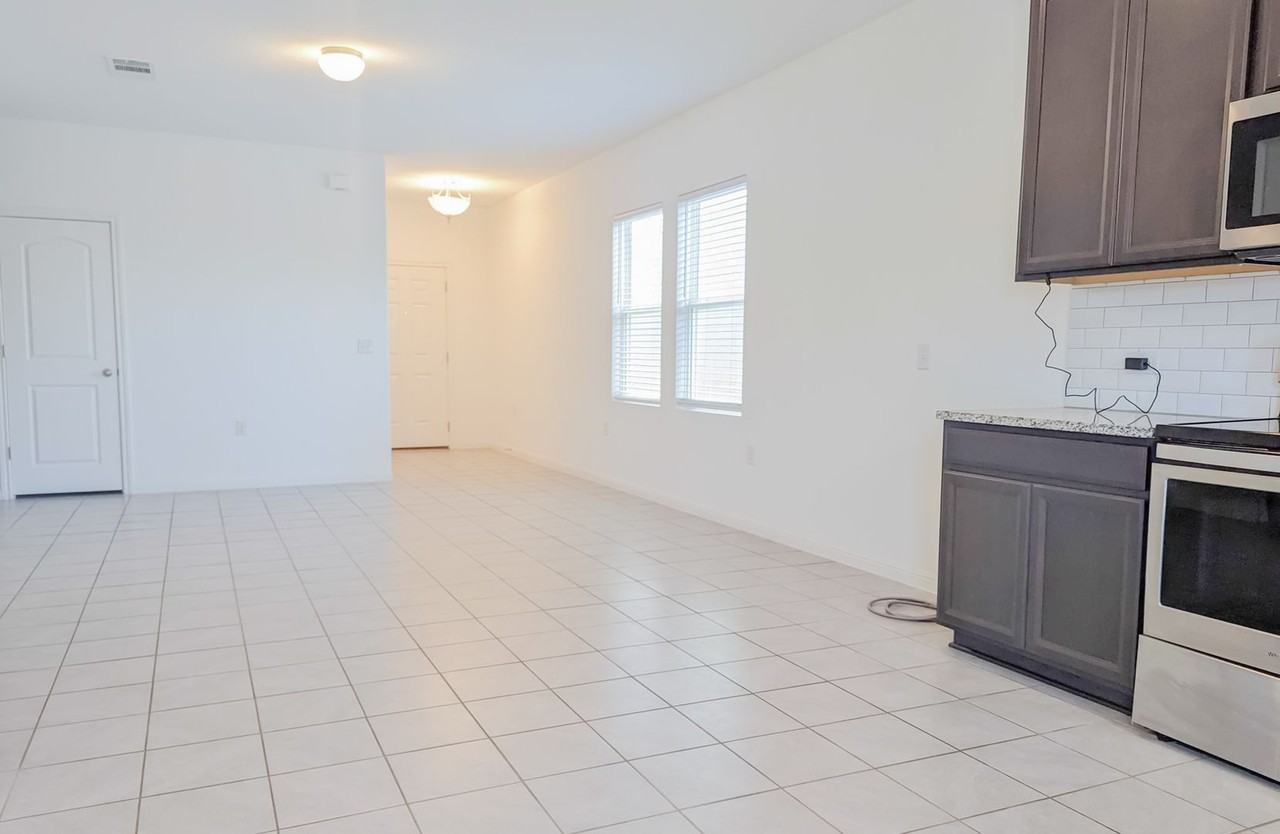 6510 Routenburn St - Photo 4 of 24