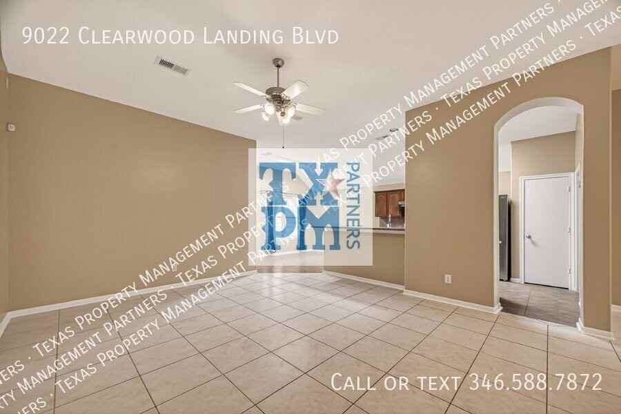 9022 Clearwood Landing Blvd - Photo 5 of 42