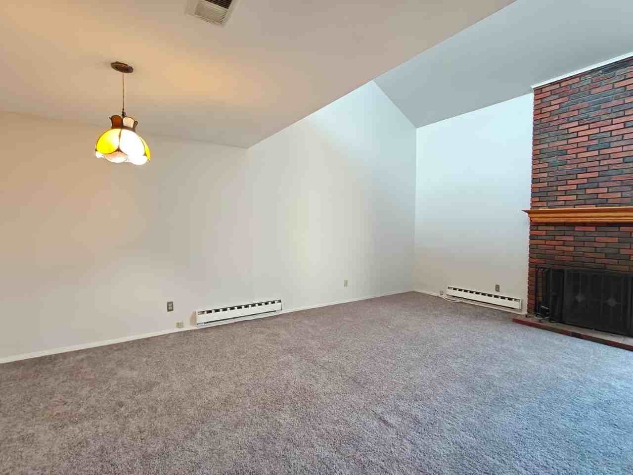 906 Bromley Est - Photo 3 of 12