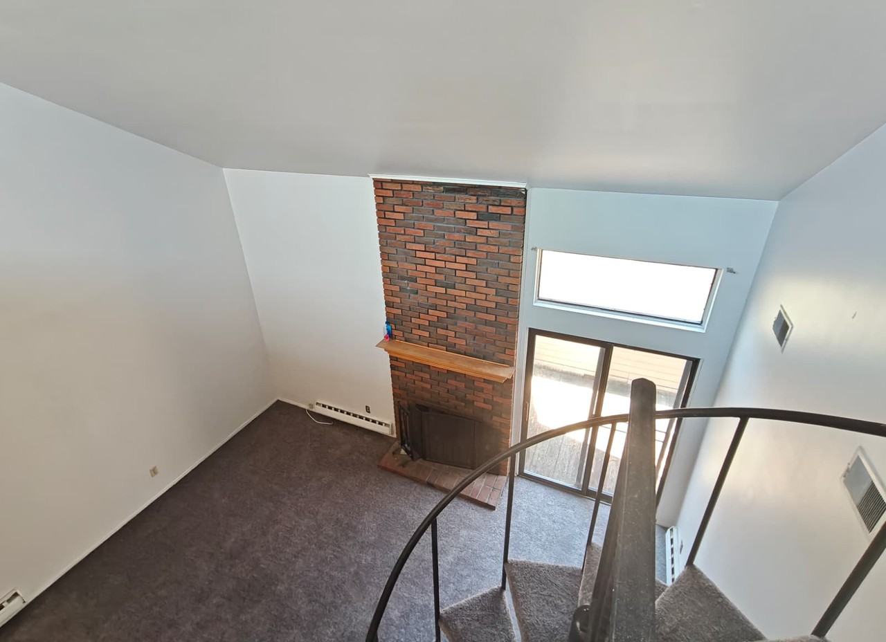 906 Bromley Est - Photo 4 of 12