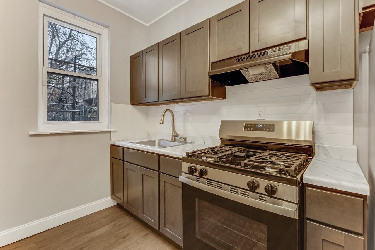 1727 S 58th St - Photo 2 of 10