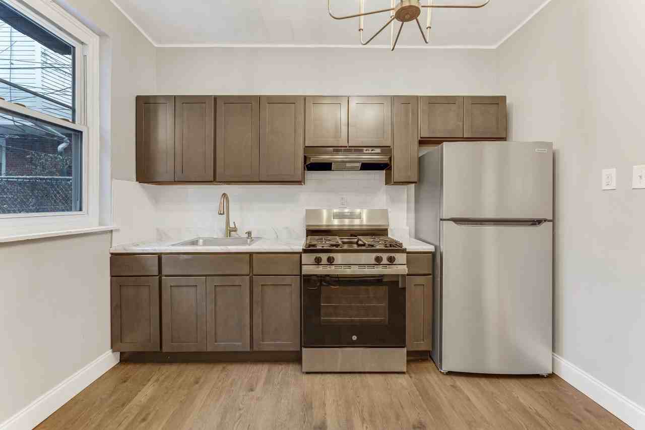 1727 S 58th St - Photo 3 of 10