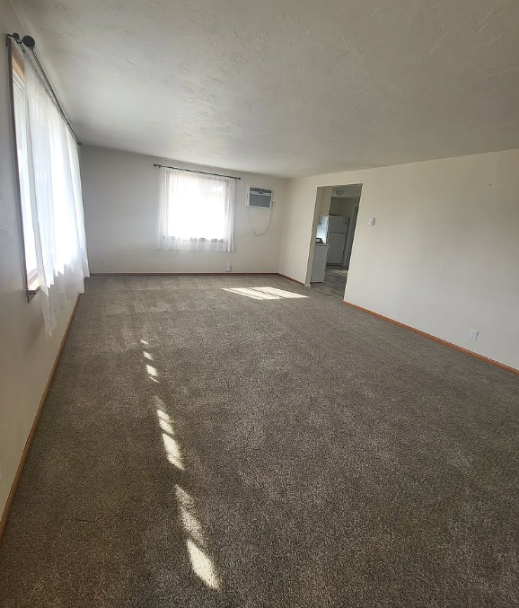 255 J St Ne #NA - Photo 2 of 11