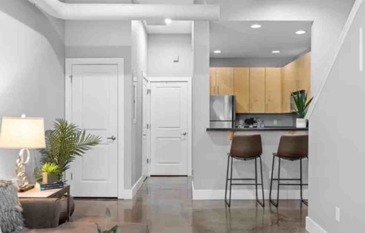 218 W 17th St - Photo 4 of 14