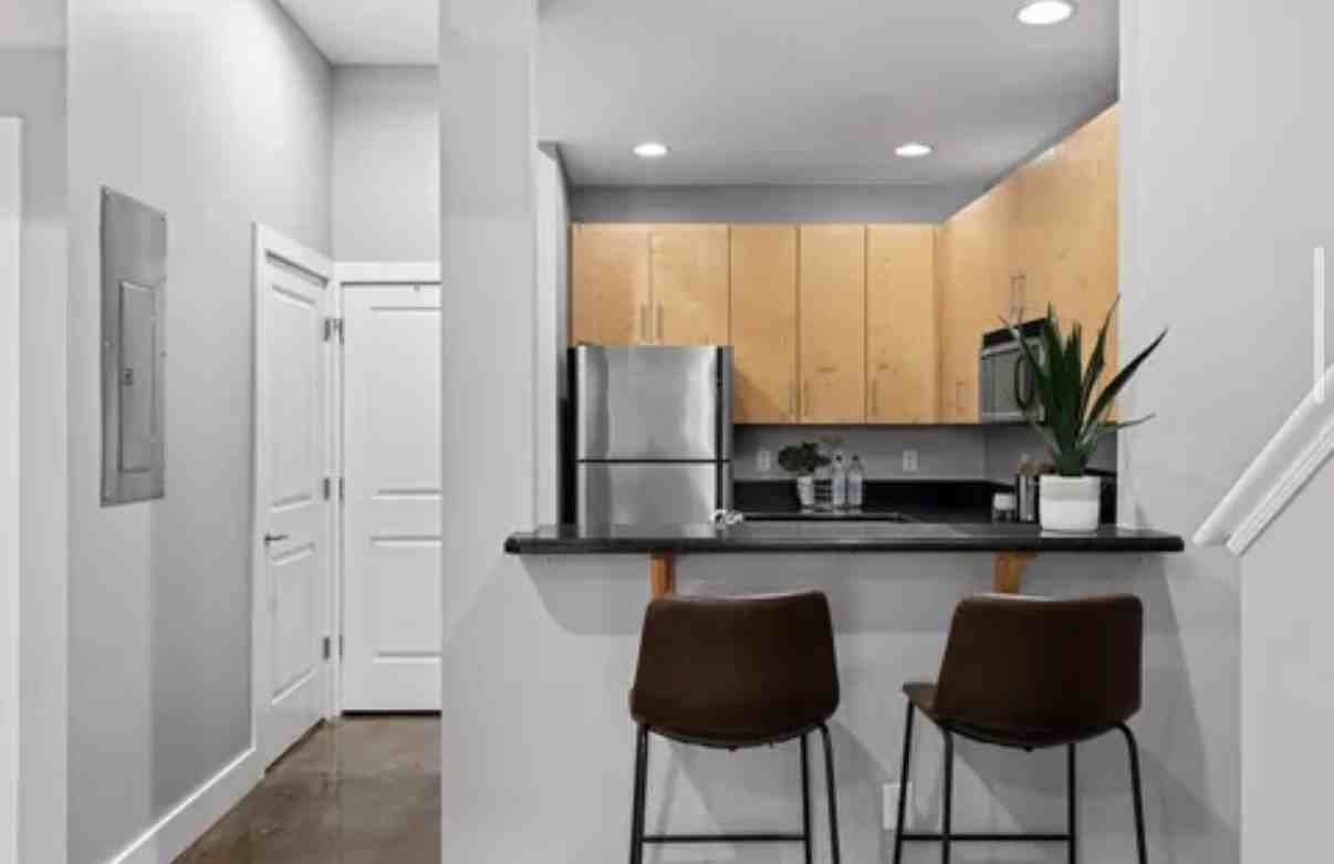 218 W 17th St - Photo 6 of 14