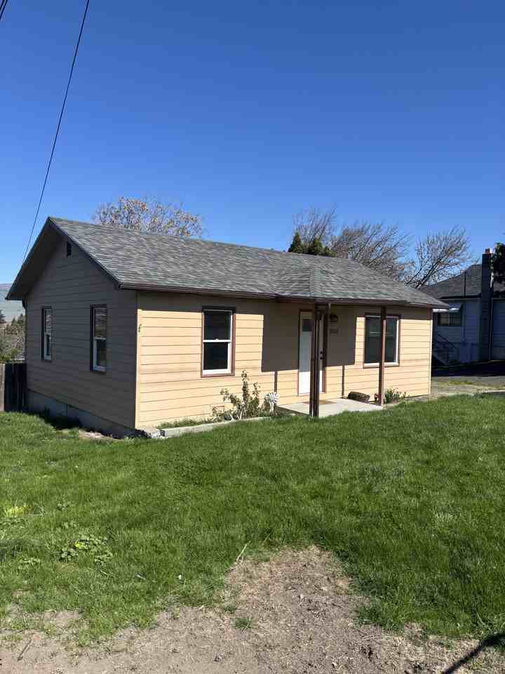 2015 E 14th St #NA - Photo 2 of 12