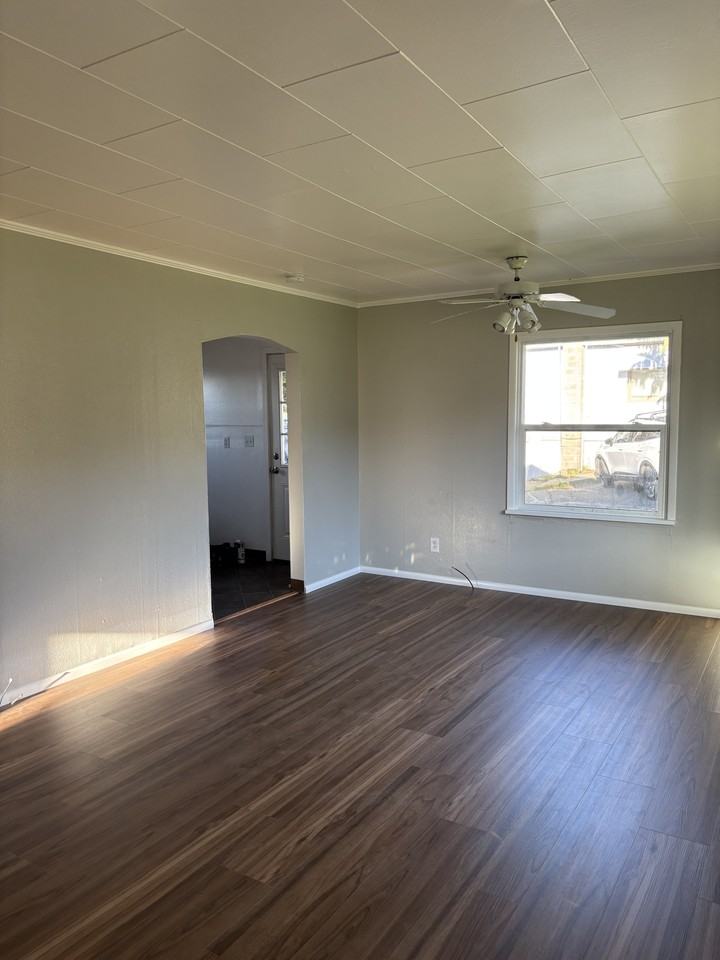 2015 E 14th St #NA - Photo 3 of 12