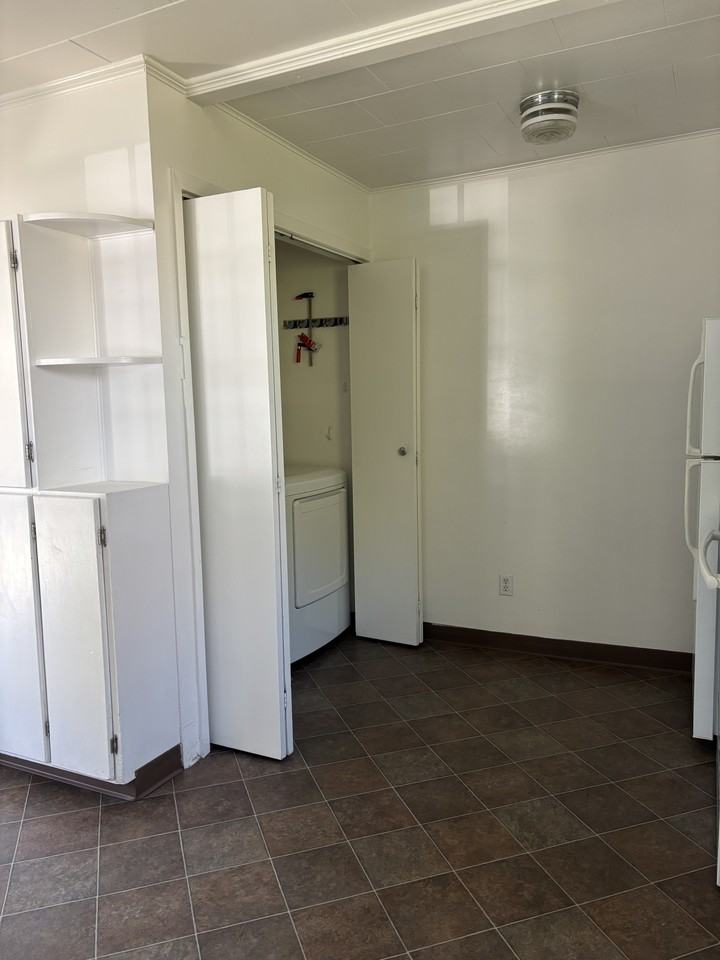 2015 E 14th St #NA - Photo 4 of 12