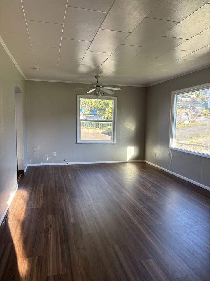 2015 E 14th St #NA - Photo 5 of 12