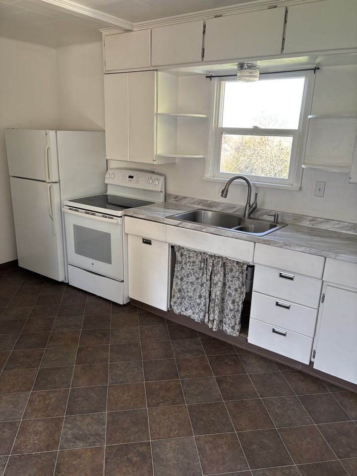 2015 E 14th St #NA - Photo 7 of 12