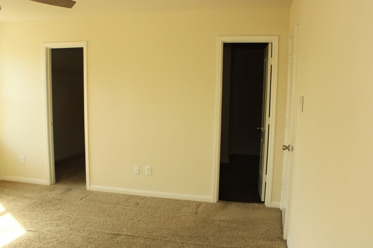 1010 Barrymore Ln #NA - Photo 3 of 35