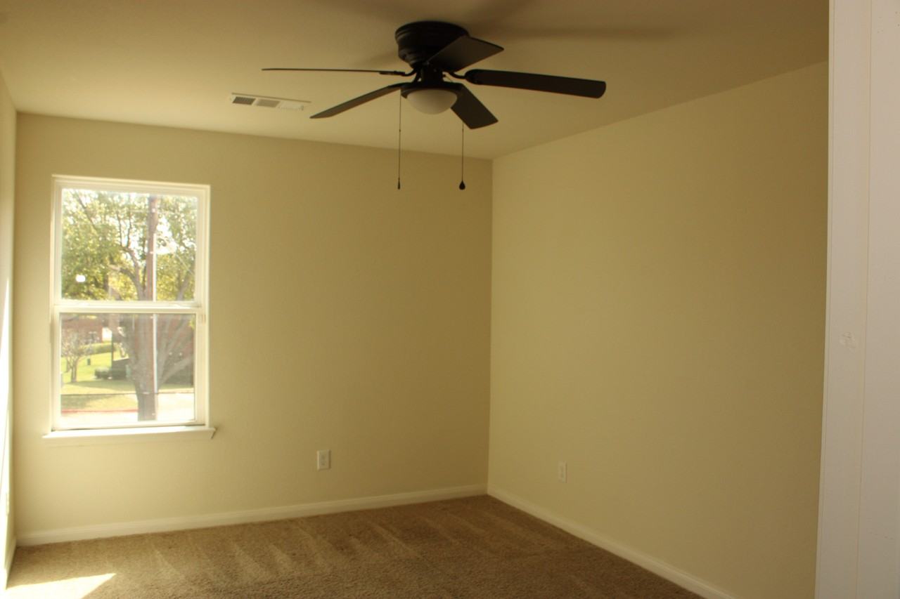 1010 Barrymore Ln #NA - Photo 4 of 35