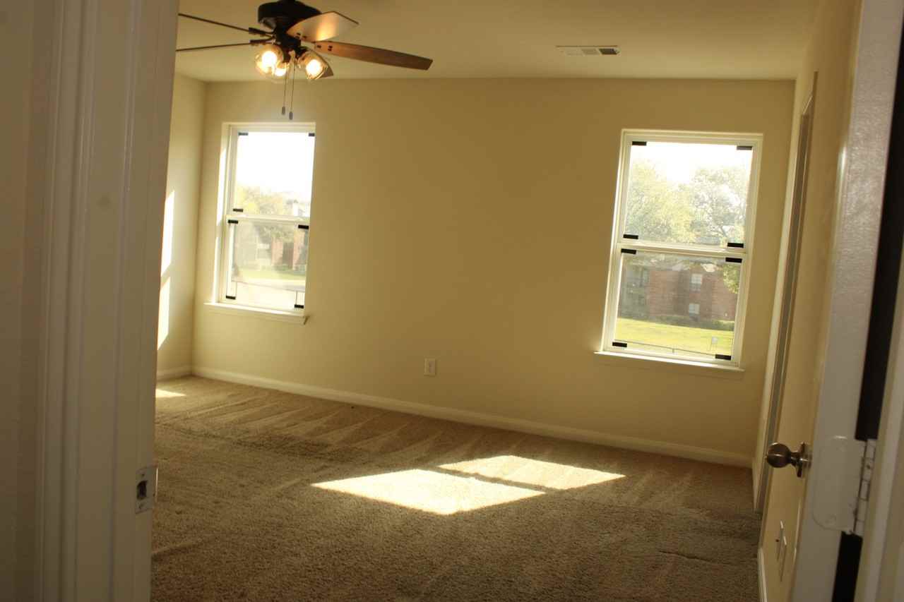 1010 Barrymore Ln #NA - Photo 7 of 35