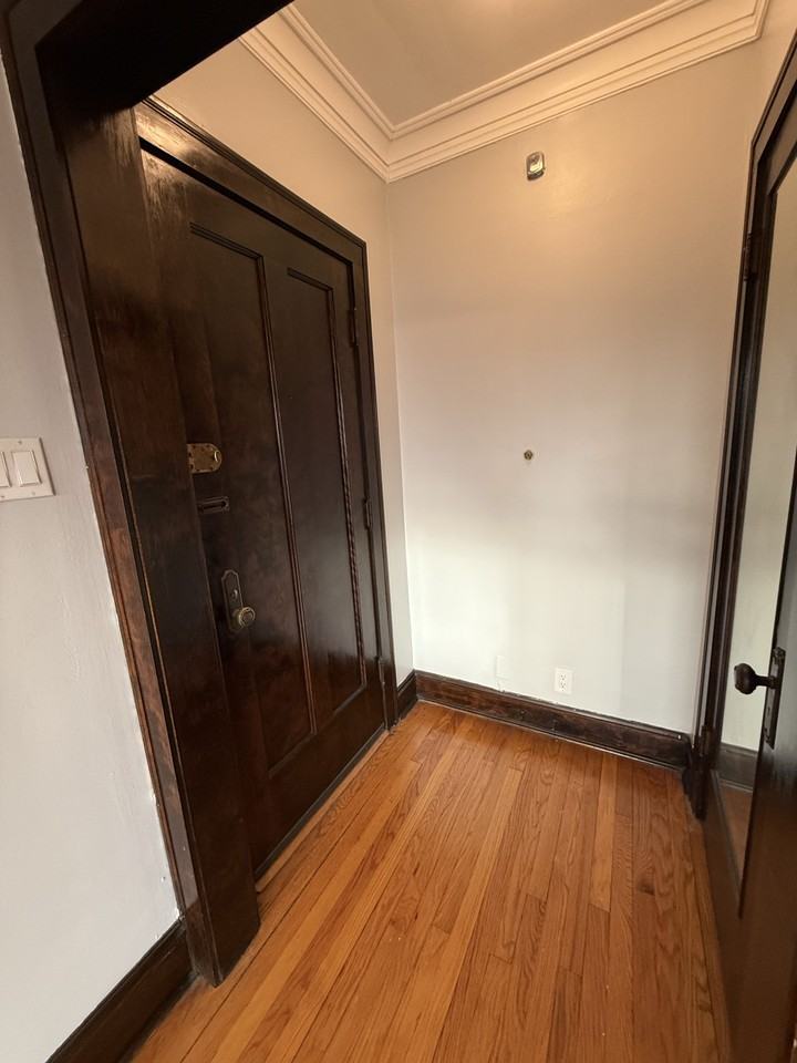 4855 N Kenneth Ave #3rdFL - Photo 6 of 12