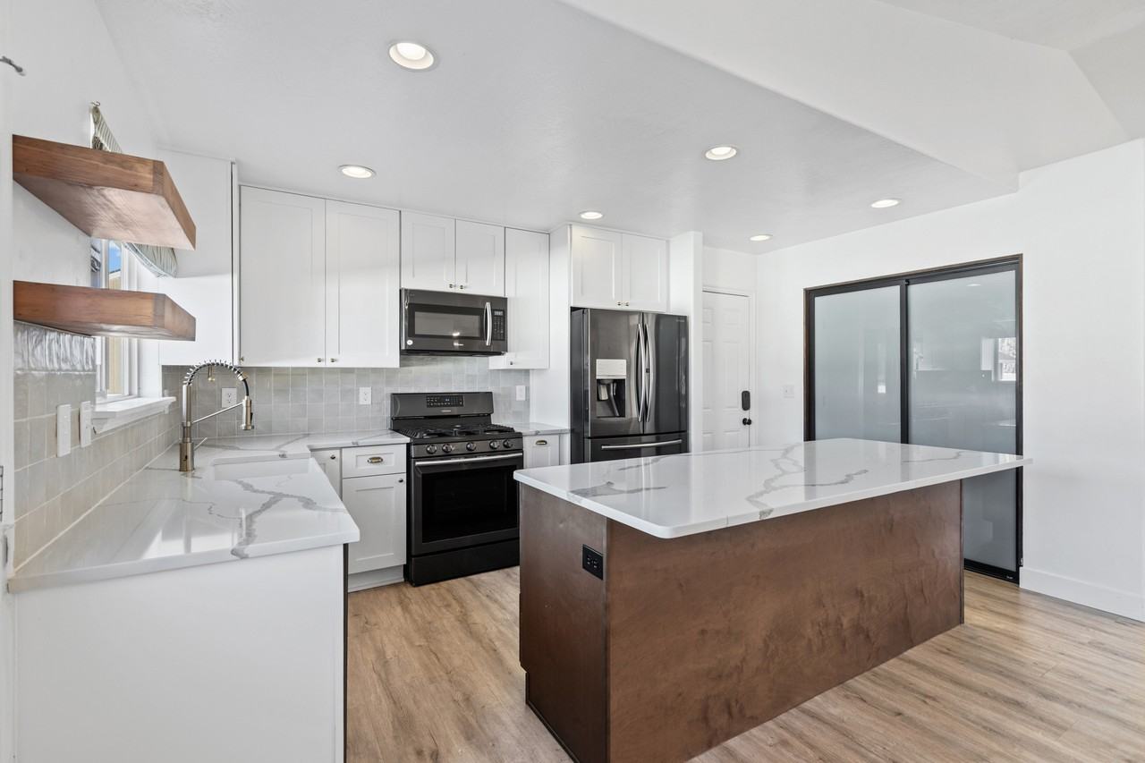 1572 S Bridle Path Loop #1 - Photo 2 of 32