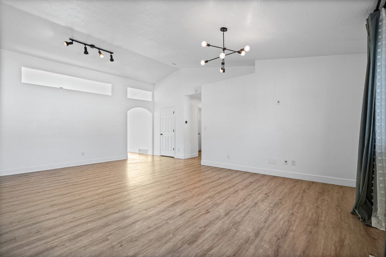 1572 S Bridle Path Loop #1 - Photo 5 of 32