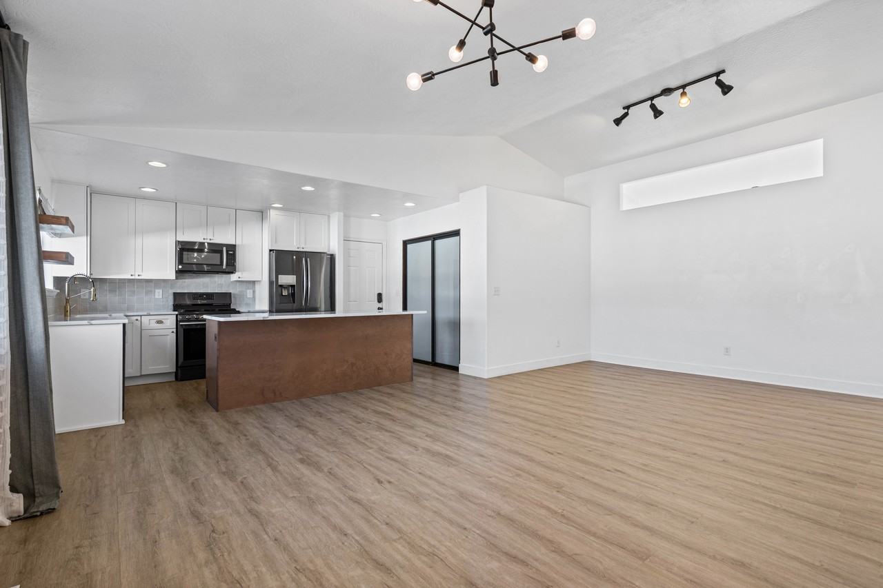 1572 S Bridle Path Loop #1 - Photo 6 of 32