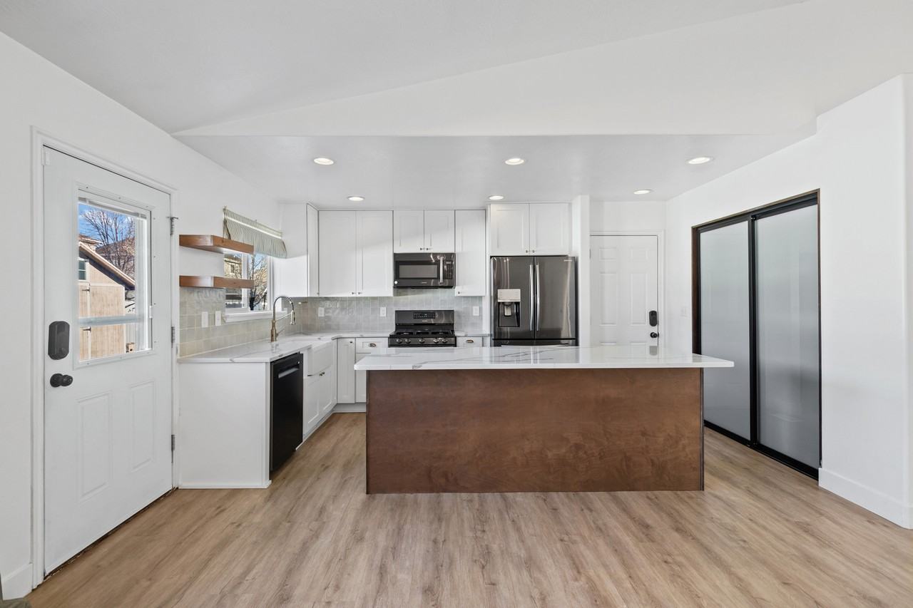 1572 S Bridle Path Loop #1 - Photo 7 of 32