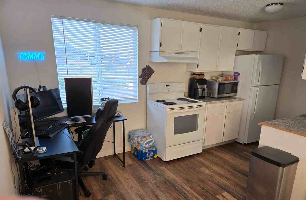 246 Ne 3rd St #4 - Photo 3 of 11